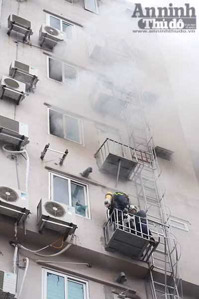 Cháy dữ dội 3 căn nhà 7 tầng tại phố Trần Thái Tông ảnh 14