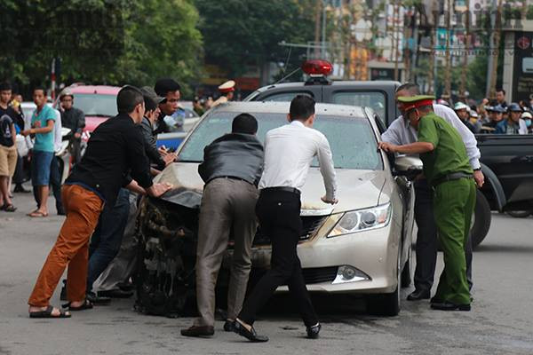 Cháy dữ dội 3 căn nhà 7 tầng tại phố Trần Thái Tông ảnh 12