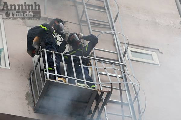 Cháy dữ dội 3 căn nhà 7 tầng tại phố Trần Thái Tông ảnh 15