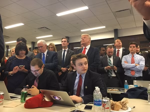 Ông Donald Trump chiến thắng, trở thành Tổng thống thứ 45 của nước Mỹ ảnh 73