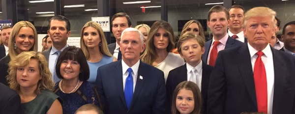 Ông Donald Trump chiến thắng, trở thành Tổng thống thứ 45 của nước Mỹ ảnh 74