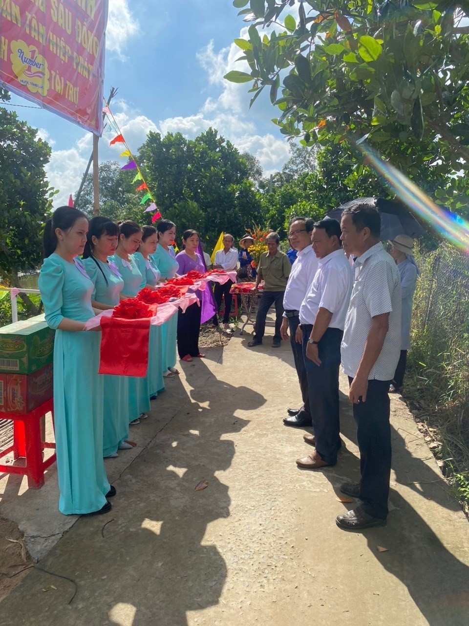 Cách đây 2 tháng, tại ấp Mỹ Trinh, xã Thiện Trung (huyện Cái Bè, tỉnh Tiền Giang), Tập đoàn Tân Hiệp Phát đã khánh thành cây cầu dân sinh thứ 7 trong vòng hơn một năm qua