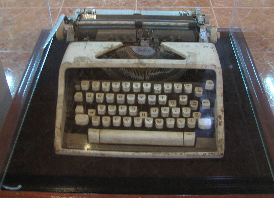 Máy đánh chữ của Fulro do ta thu được. Máy đánh chữ của Fulro do ta thu được.