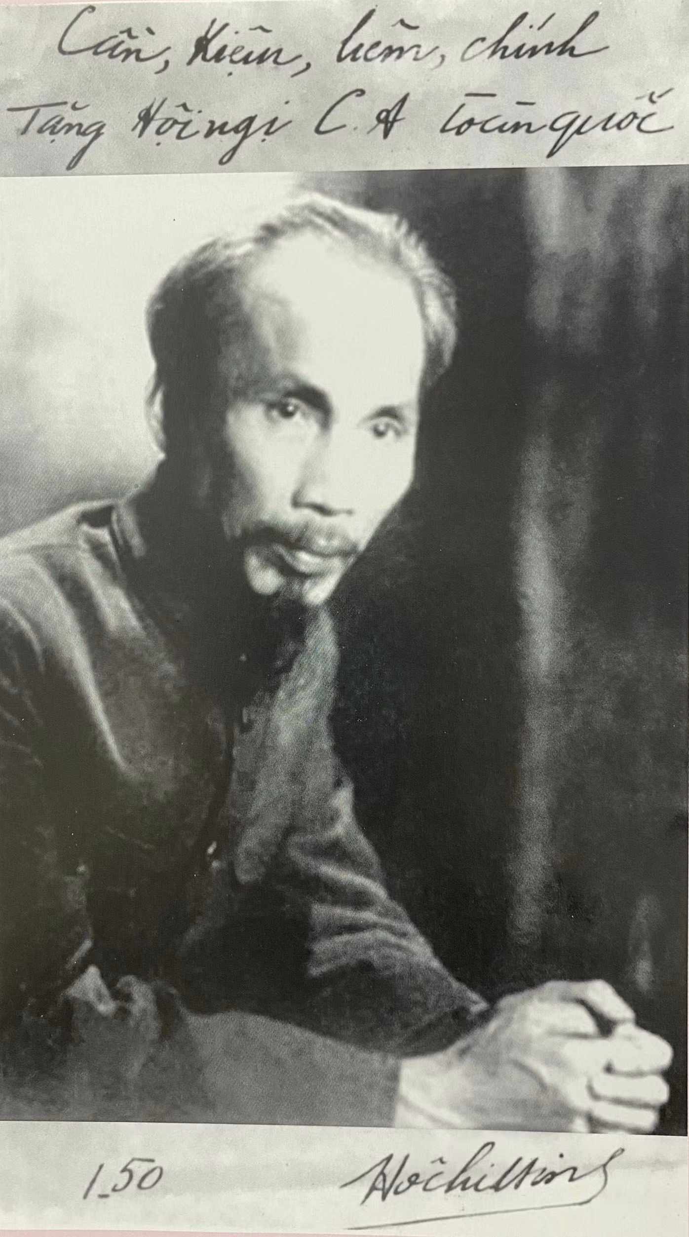 Ảnh Bác Hồ tặng Hội nghị Công an toàn quốc lần thứ V, tháng 1-1950 (Ảnh tư liệu)