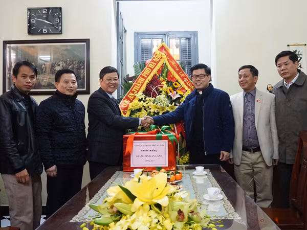 Chúc mừng linh mục và tu sĩ nhân dịp Noel 2015 ảnh 1