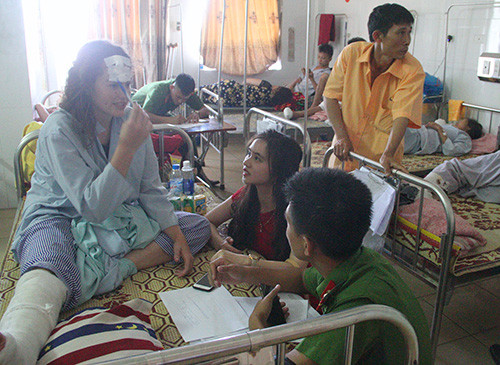 Ôtô khách tông xe container, 2 người chết, 14 người bị thương ảnh 3 Ôtô khách tông xe container, 2 người chết, 14 người bị thương ảnh 3