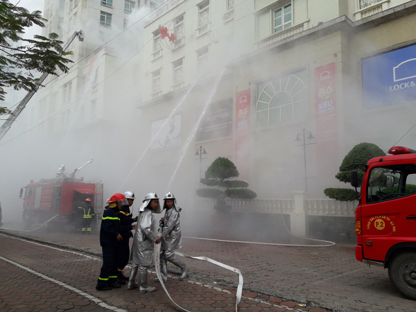 Diễn tập phòng cháy, chữa cháy, tìm kiếm cứu nạn tại tòa nhà The Garden ảnh 9