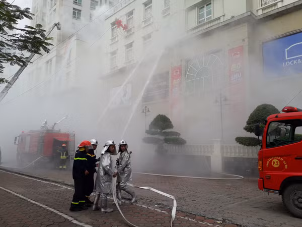 Diễn tập phòng cháy, chữa cháy, tìm kiếm cứu nạn tại tòa nhà The Garden ảnh 9