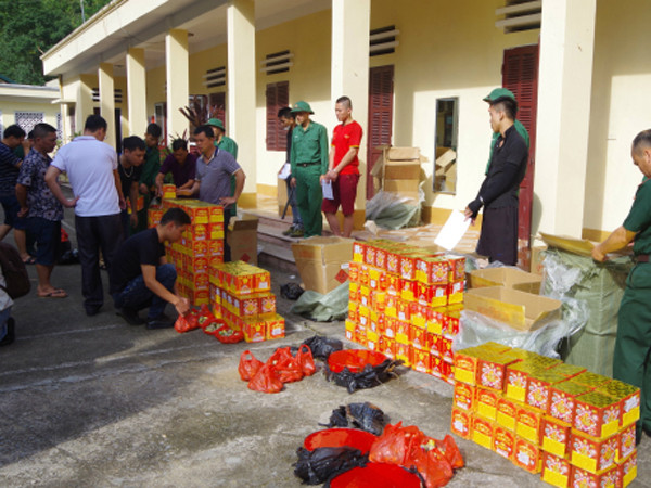 Liên tiếp bắt giữ đối tượng vận chuyển số lượng lớn pháo trái phép ảnh 1