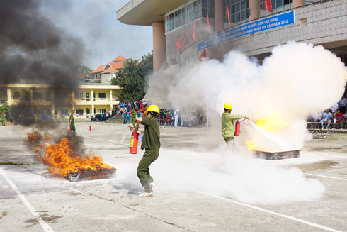 Hàm trăm người tham gia thi an toàn lao động, chữa cháy, cứu hộ, cứu nạn ảnh 9 Hàm trăm người tham gia thi an toàn lao động, chữa cháy, cứu hộ, cứu nạn ảnh 9