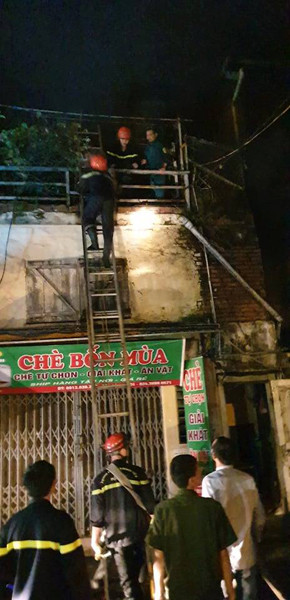 Cơ bản dập tắt đám cháy tại kho chứa hàng Công ty bóng đèn phích nước Rạng Đông ảnh 8