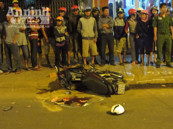 Tông vào xe tải, 2 mẹ con tử vong tại chỗ ảnh 1