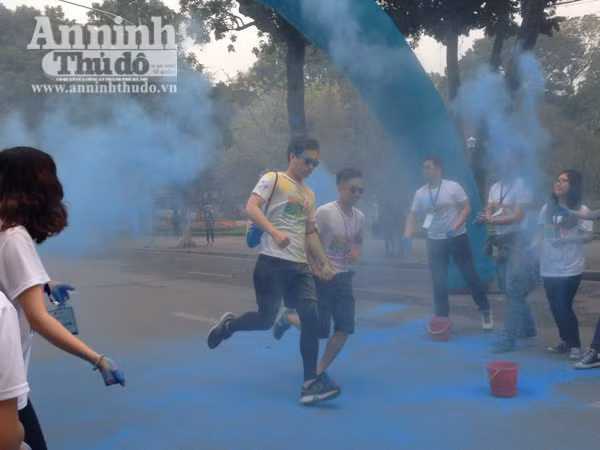 Giới trẻ Hà Thành thích thú với đường chạy đầy sắc màu ảnh 19