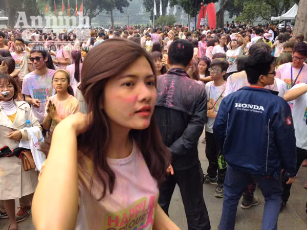 Giới trẻ Hà Thành thích thú với đường chạy đầy sắc màu ảnh 11