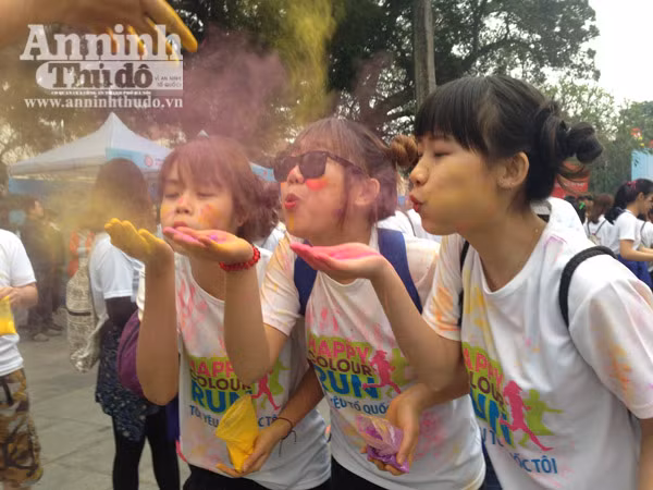 Giới trẻ Hà Thành thích thú với đường chạy đầy sắc màu ảnh 6