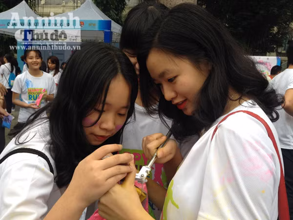 Giới trẻ Hà Thành thích thú với đường chạy đầy sắc màu ảnh 8