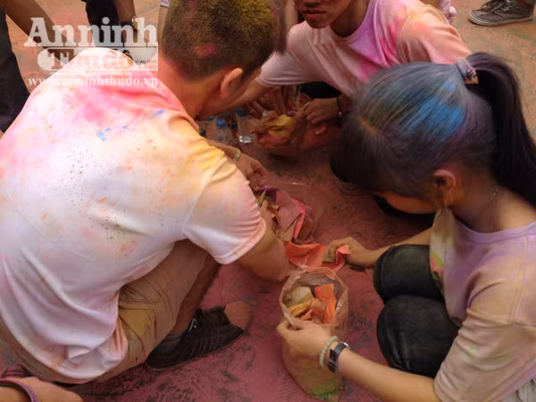 Giới trẻ Hà Thành thích thú với đường chạy đầy sắc màu ảnh 25