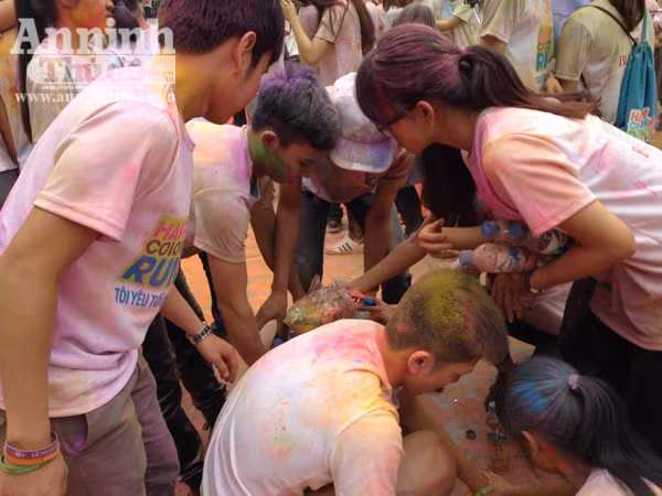 Giới trẻ Hà Thành thích thú với đường chạy đầy sắc màu ảnh 26