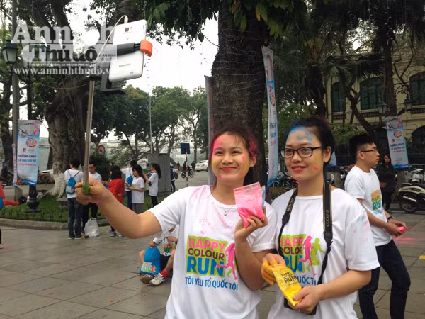 Giới trẻ Hà Thành thích thú với đường chạy đầy sắc màu ảnh 7