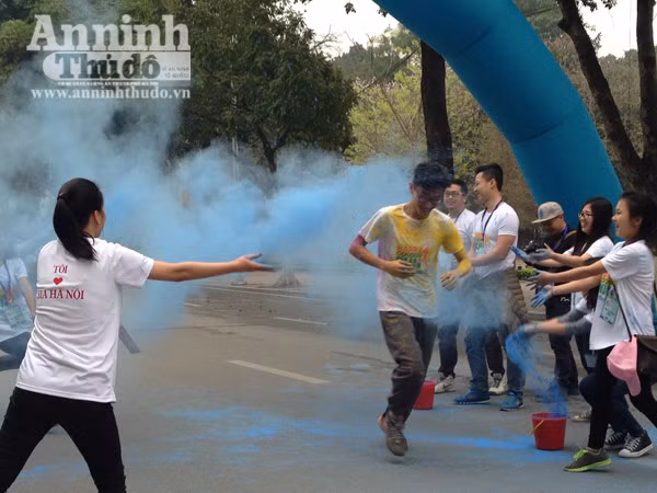Giới trẻ Hà Thành thích thú với đường chạy đầy sắc màu ảnh 18