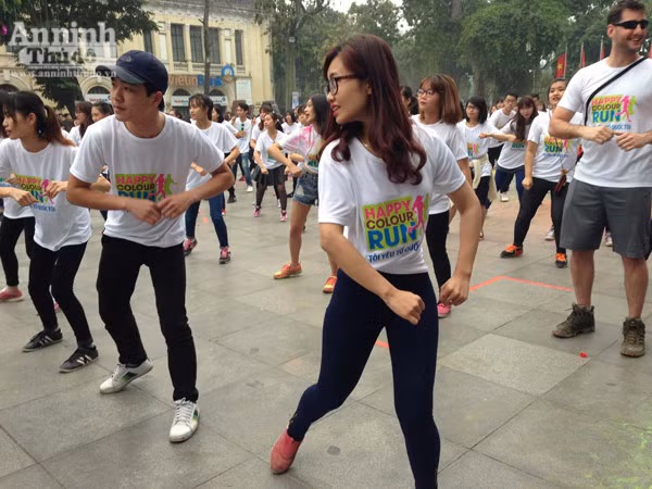 Giới trẻ Hà Thành thích thú với đường chạy đầy sắc màu ảnh 13