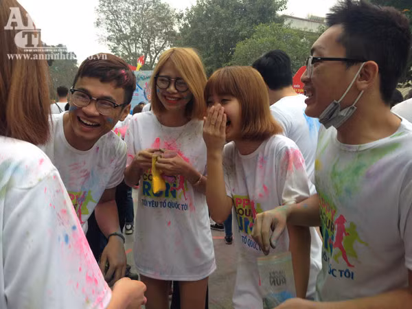 Giới trẻ Hà Thành thích thú với đường chạy đầy sắc màu ảnh 4