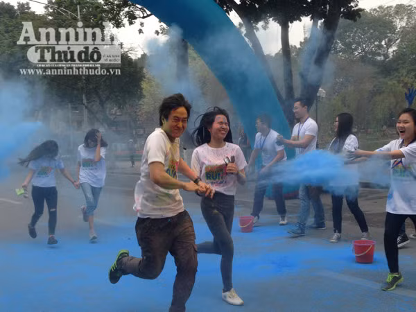 Giới trẻ Hà Thành thích thú với đường chạy đầy sắc màu ảnh 20