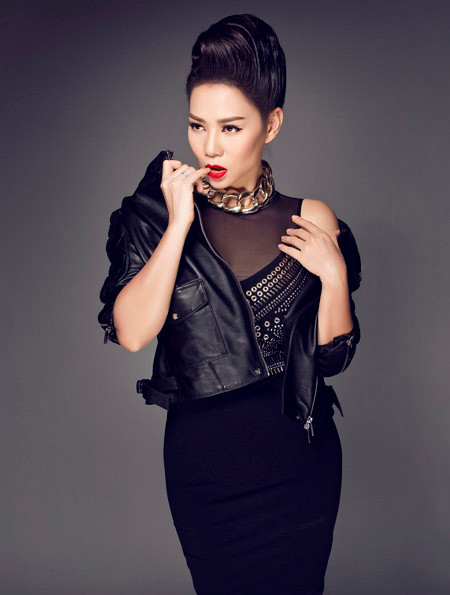 Thu Minh hững hờ khoe vòng 1 quyến rũ ảnh 7