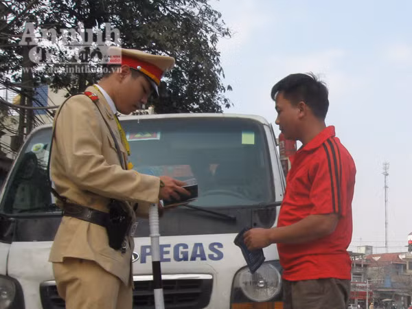 "Mạng người là trên hết", nên "đã uống rượu bia - không lái xe" ảnh 1
