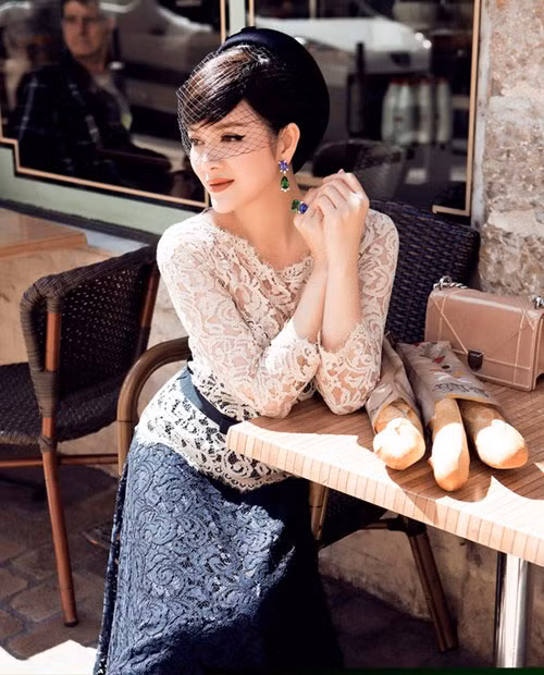 Lý Nhã Kỳ xinh đẹp, dịu dàng dạo phố cổ tại Pháp ảnh 7 Lý Nhã Kỳ xinh đẹp, dịu dàng dạo phố cổ tại Pháp ảnh 7