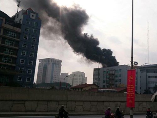 Audio 10-1-2016: Xe container mất lái, húc thẳng vào 2 nhà dân, 1 người thiệt mạng ảnh 2