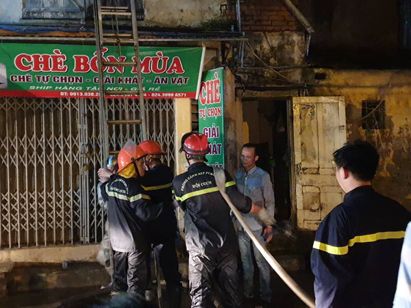 Cơ bản dập tắt đám cháy tại kho chứa hàng Công ty bóng đèn phích nước Rạng Đông ảnh 1