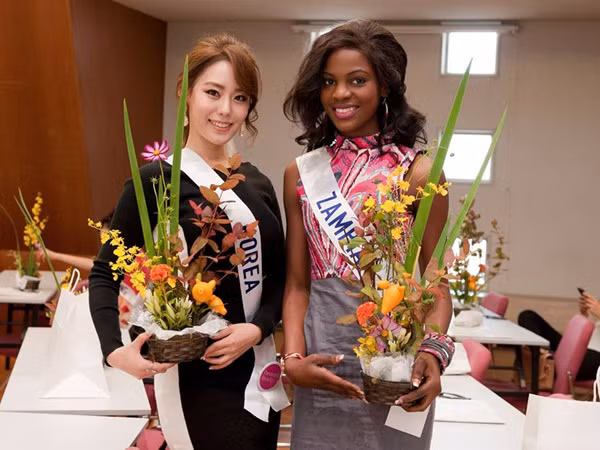 Đại diện Việt Nam "ghi điểm" ở môn cắm hoa nghệ thuật Nhật Bản ảnh 4