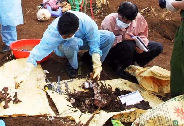 Khai quật thi thể vợ chồng bị bạn thân sát hại, ném xuống giếng phi tang ảnh 7