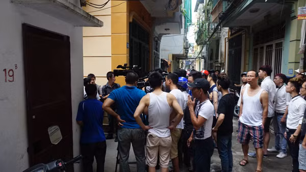 Hình ảnh hiện trường vụ cháy khiến 5 người trong gia đình bị chết ngạt ảnh 3