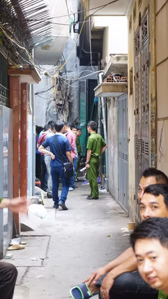 Hình ảnh hiện trường vụ cháy khiến 5 người trong gia đình bị chết ngạt ảnh 4