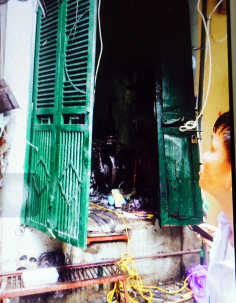 Hình ảnh hiện trường vụ cháy khiến 5 người trong gia đình bị chết ngạt ảnh 9