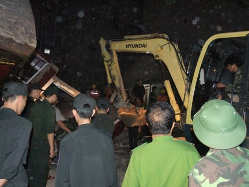 Audio 17-4-2016: Xe khách giường nằm lao xuống vực, hành khách sợ hãi, ngất xỉu hàng loạt ảnh 1