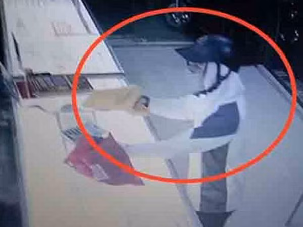 Khẩn trương truy bắt kẻ bịt mặt cướp tiệm vàng ở Nam Định ảnh 1