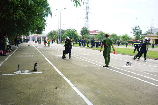 Xem ai thắt nút, nối dây thừng cứu nạn, cứu hộ đúng cách ảnh 13 Xem ai thắt nút, nối dây thừng cứu nạn, cứu hộ đúng cách ảnh 13