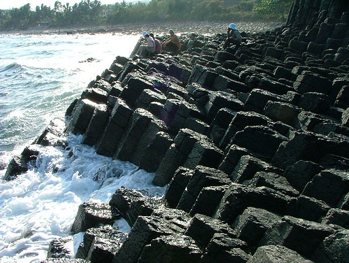 Ngắm "tổ ong" khổng lồ, trải dài hàng trăm mét ven biển Phú Yên ảnh 4