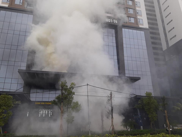 Diễn tập chữa cháy, cứu nạn người mắc kẹt trên tòa nhà cao tầng ở quận Bắc Từ Liêm ảnh 2 Diễn tập chữa cháy, cứu nạn người mắc kẹt trên tòa nhà cao tầng ở quận Bắc Từ Liêm ảnh 2