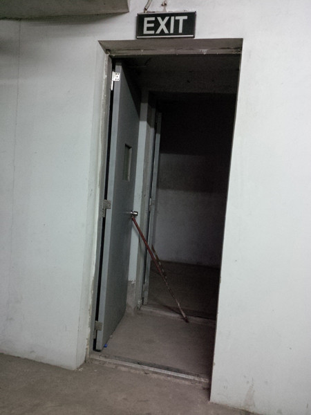 Lối thoát nạn chung cư bị bịt kín, xảy cháy dân chạy đi đâu? ảnh 5