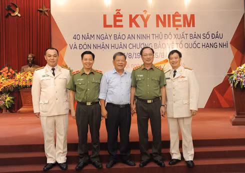 Kỷ niệm 40 năm ngày Báo ANTĐ xuất bản số đầu và đón nhận Huân chương Bảo vệ Tổ quốc Hạng Nhì ảnh 19