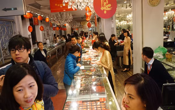 Phân luồng giao thông, đảm bảo an ninh trật tự ngày "Thần tài" ảnh 2