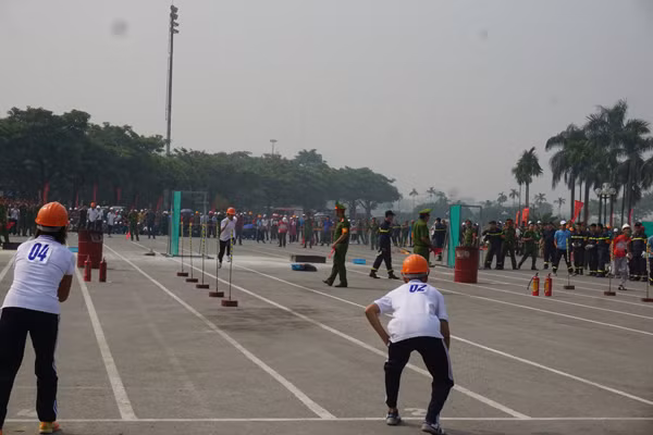 Những khoảnh khắc xử lý nhanh trong cuộc thi chữa cháy ảnh 7