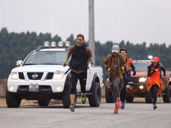 "Chê" xe địa hình đẳng cấp, Tiến Đạt xuất hiện cùng xe cổ mobylette ảnh 10