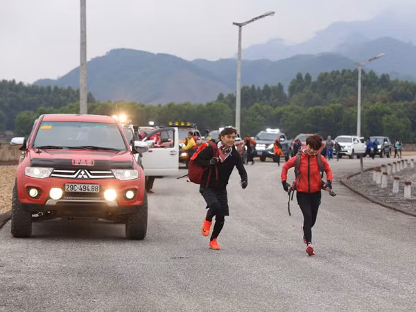 "Chê" xe địa hình đẳng cấp, Tiến Đạt xuất hiện cùng xe cổ mobylette ảnh 9