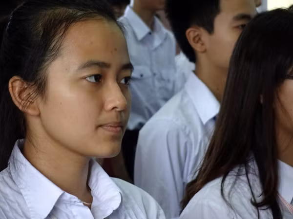 Lễ khai giảng đầy cảm xúc của thầy trò trường THPT chuyên Nguyễn Huệ ảnh 9