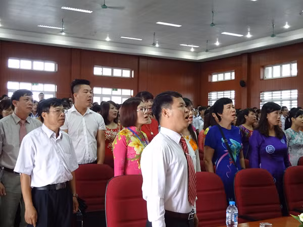 Lễ khai giảng đầy cảm xúc của thầy trò trường THPT chuyên Nguyễn Huệ ảnh 5